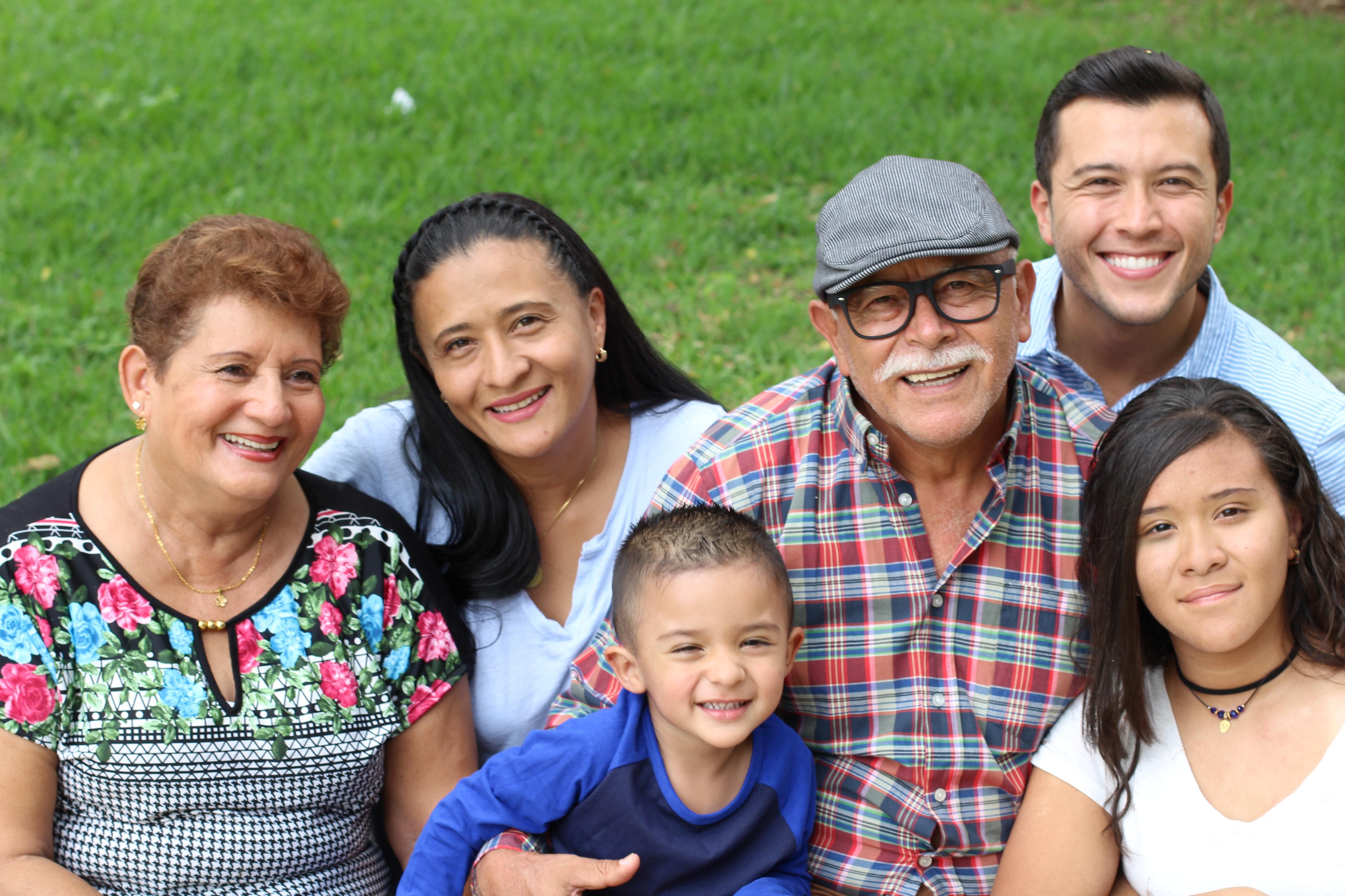 Picture of a Latino family 